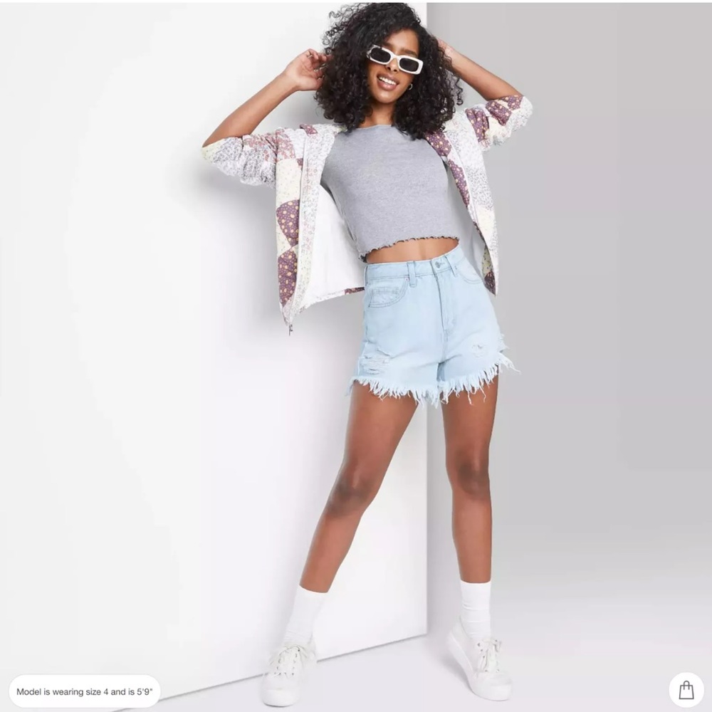 Women’s high-rise frayed hem jean short wild fabl